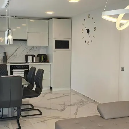 Luxury In Balatonalmadi, Almadi Lux Ii - Crystal White Apartment *