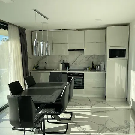 Luxury In Balatonalmadi, Almadi Lux Ii - Crystal White Apartment Balatonalmadi